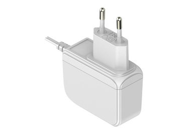 購入 セット トップの箱の塗布のための白い12V 1.5A米国/EU/イギリスのプラグAC壁の台紙力のアダプター online manufacture