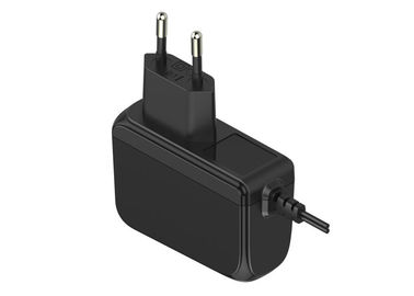 良い価格 5V 1A、5V 1.5AのTVの箱/ルーター/可動装置/PCのための12V 1Aの壁の台紙ACアダプター オンライン