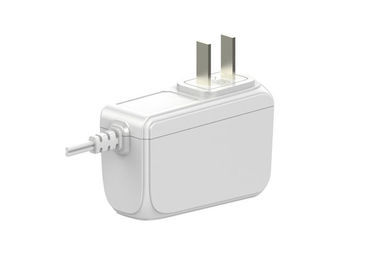 良い価格 15V 1Aの壁の台紙ルーター、CCTVのデジタル カメラのための普遍的なACアダプター オンライン