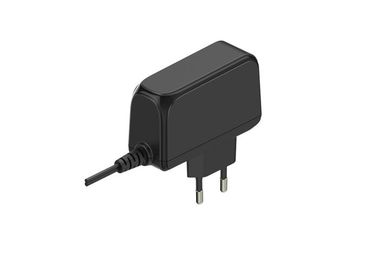 良い価格 EUのプラグ、壁の台紙の切換えの電源が付いている12V 2A AC DC電源のアダプター オンライン