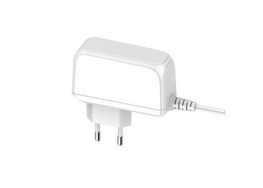 良い価格 18W EUのプラグが付いている白いAC DC電源のアダプターの壁の台紙の切換えの電源 オンライン