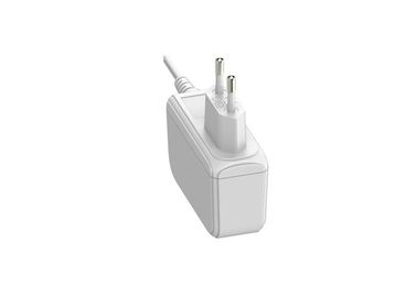 良い価格 5V 3A 18Wの2つのPin EUが付いている普遍的な交流電力のアダプターはCCTV等のために差し込みます オンライン